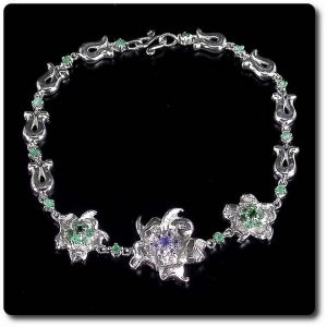 SAPPHIRE, TSAVORITE GARNET, EMERALD & TANZANITE BRACELET