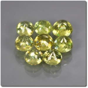 1.18 cts LOT DE 8 SPHENE MULTICOLORE. SI1-I1
