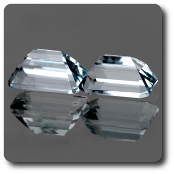 1.14 cts LOT DE 2 AIGUE-MARINE . 6 x 4 MM . IF
