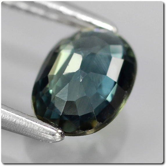0.83 cts SAPHIR BLEU VERT . VS2