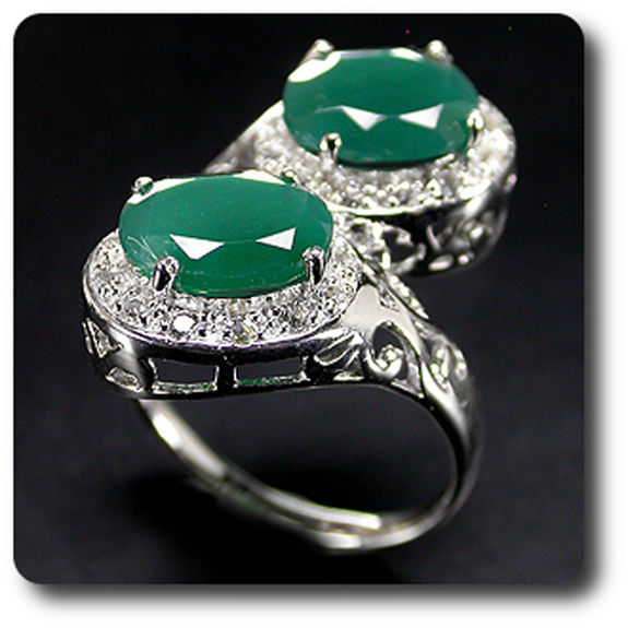 AVENTURINE & WHITE TOPAZ RING