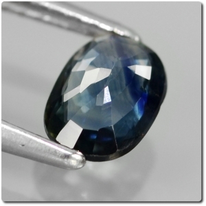 0.81 cts SAPHIR BLEU VERT . SI1