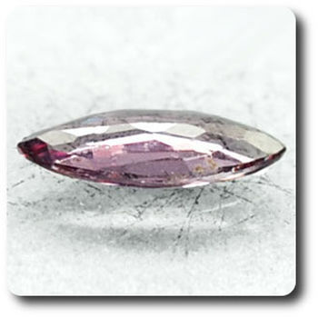 0.74 cts GRENAT COULEUR CHANGEANTE. VVS1