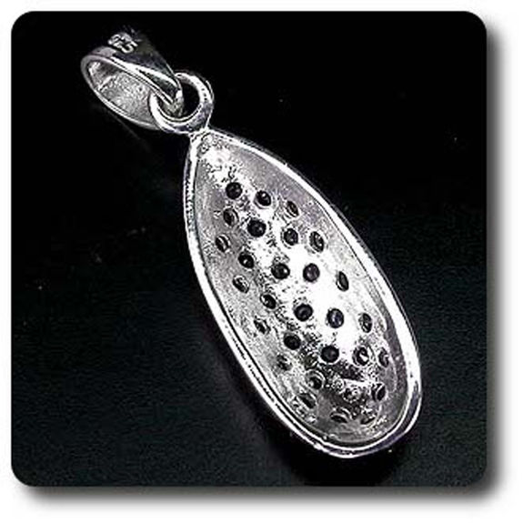 BLACK SAPPHIRE PENDANT