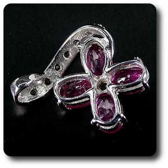 PENDENTIF RUBIS & TOPAZE BLANCHE