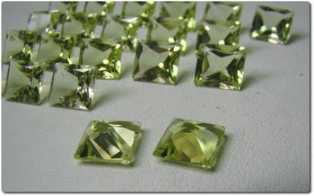 2.28 CT. NATURAL YELLOW QUARTZ . VVS1 ( 1 piece)