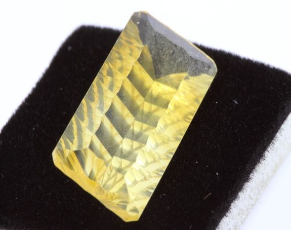 16.20 CT. NATURAL YELLOW FLUORITE. VVS1