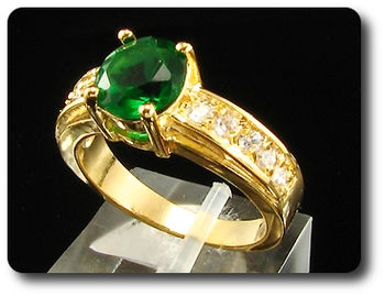 8mm Green Emerald Ring