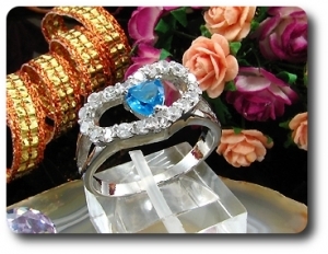 Arresting 5mm Blue Sapphire Heart Cut Ring