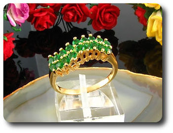 18 x 2mm Green Emerald Round Cut Gold Ring