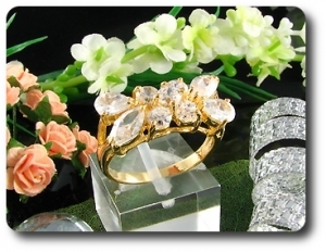 5 x 4mm White Simulated Diamonds Round Cut Gold Ring