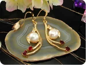 2x10mm White Fresh Water Pearl Ruby Gold Earrings