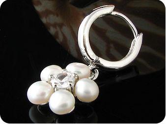 10x4mm White Fresh Water Pearl Round Cut Earrings