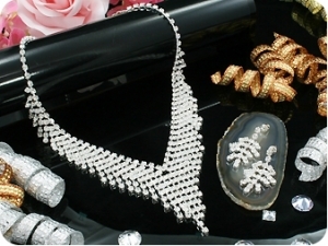 200x3mm Simulated Diamonds Necklace Earrings Set