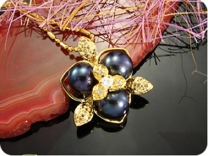 3x8mm Black Fresh Water Pearl Topaz Gold Pendant