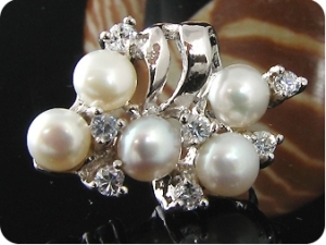 10x4mm White Fresh Water Pearl Round Cut Earrings
