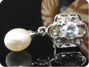 2x8mm White Fresh Water Pearl Oval Cut Earrings