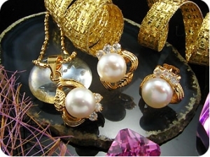 3x8mm White Pearl Topaz Gold Pendant Earrings Set