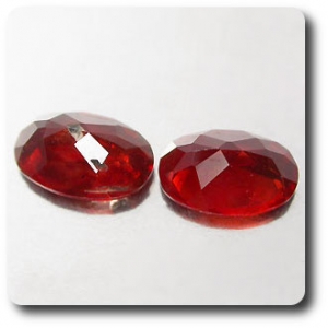 0.83 cts LOT DE 2 LABRADORITE FELDSPAR ROUGE .VS , SI2