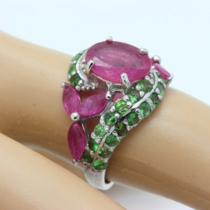 RUBY & TSAVORITE GARNET RING