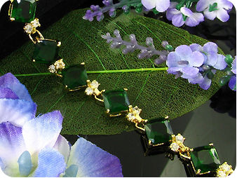 11 x 10mm Green Emeralds Topaz Gold Bracelet