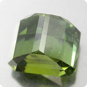 1.75 cts TOURMALINE VERTE . SI1