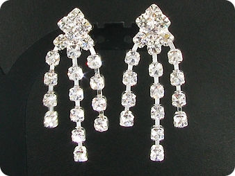 230 x 5-3mm White Simulated Diamonds Necklace Earrings Set