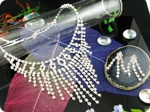 230 x 5-3mm White Simulated Diamonds Necklace Earrings Set