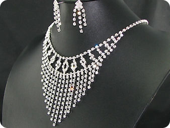 230 x 5-3mm White Simulated Diamonds Necklace Earrings Set