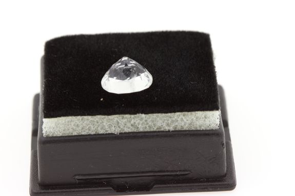 2.64 cts POLLUCITE . VVS