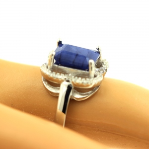 Sapphire RING