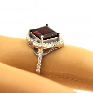 Garnet RING