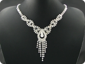 230 x 15-3mm White Simulated Diamonds Necklace Earrings Set