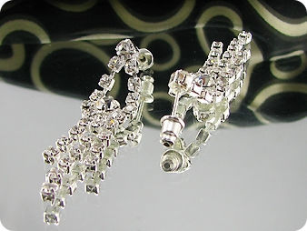 230 x 15-3mm White Simulated Diamonds Necklace Earrings Set