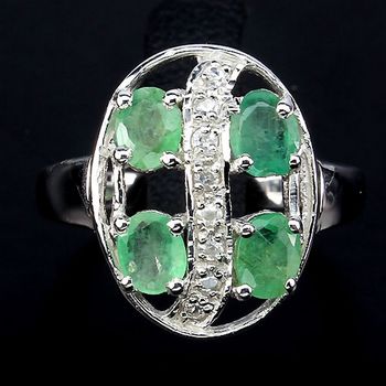 Emerald and white Topaz RING