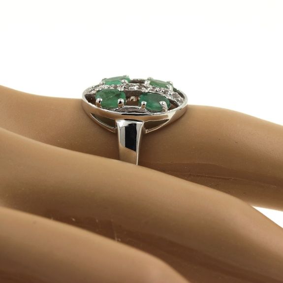 Emerald and white Topaz RING