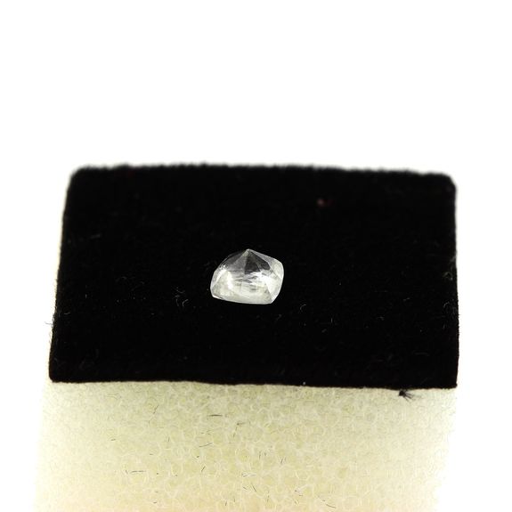 0.26 cts MAGNESITE . VS