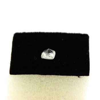 0.26 cts MAGNESITE . VS