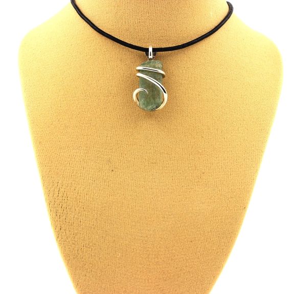 9.50 cts PENDENTIF CRISTAL DE CYANITE