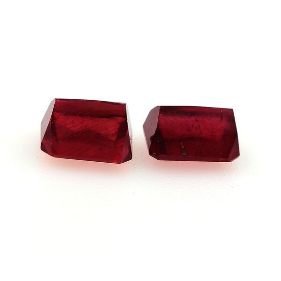 3.70CT. 2 pcs  BLOOD RED RUBY. VS