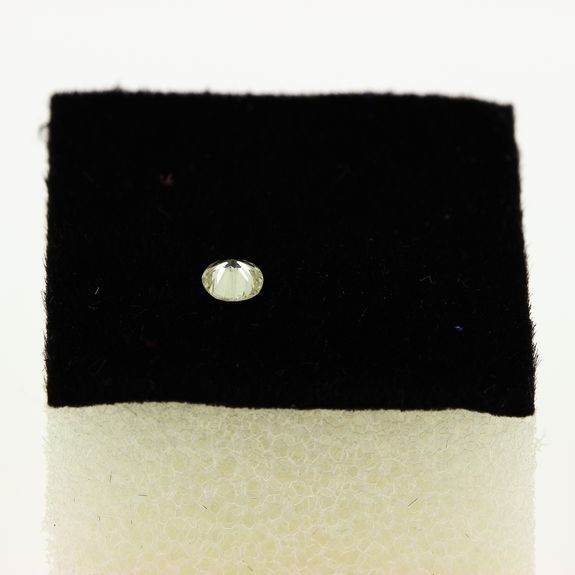 0.07CT. NATURAL YELLOW DIAMOND .VS