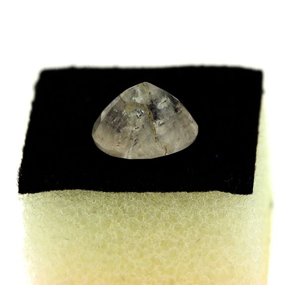 3.30CT. NATURAL POLLUCITE . SI2