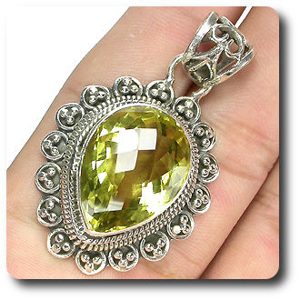 MAJESTIC CLEAN AAA QUARTZ PENDANT