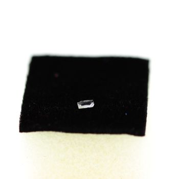 0.03 cts CREEDITE . VVS