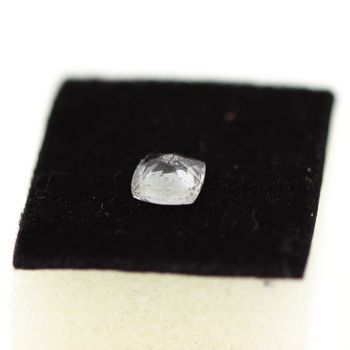 0.65CT. COLORLESS APATITE . VS