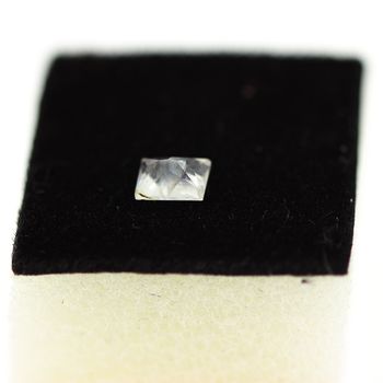 0.31 cts MAGNESITE . VS
