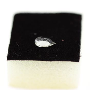 0.29 cts SCAPOLITE UV COULEUR CHANGEANTE . VVS