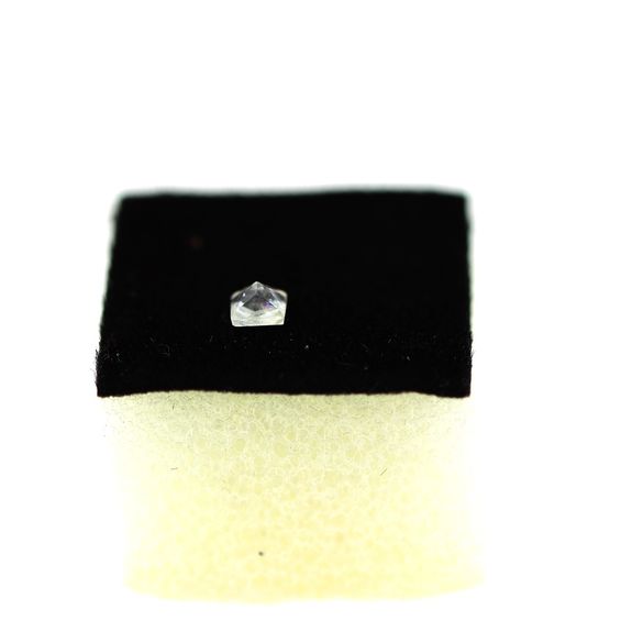 0.21 cts  MAGNESITE . VS