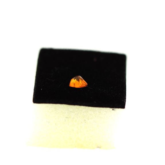 0.27 cts CLINOHUMITE ORANGE. VS