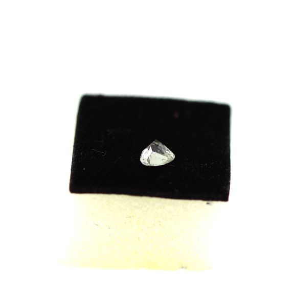 0.39CT. GREEN APATITE . VS